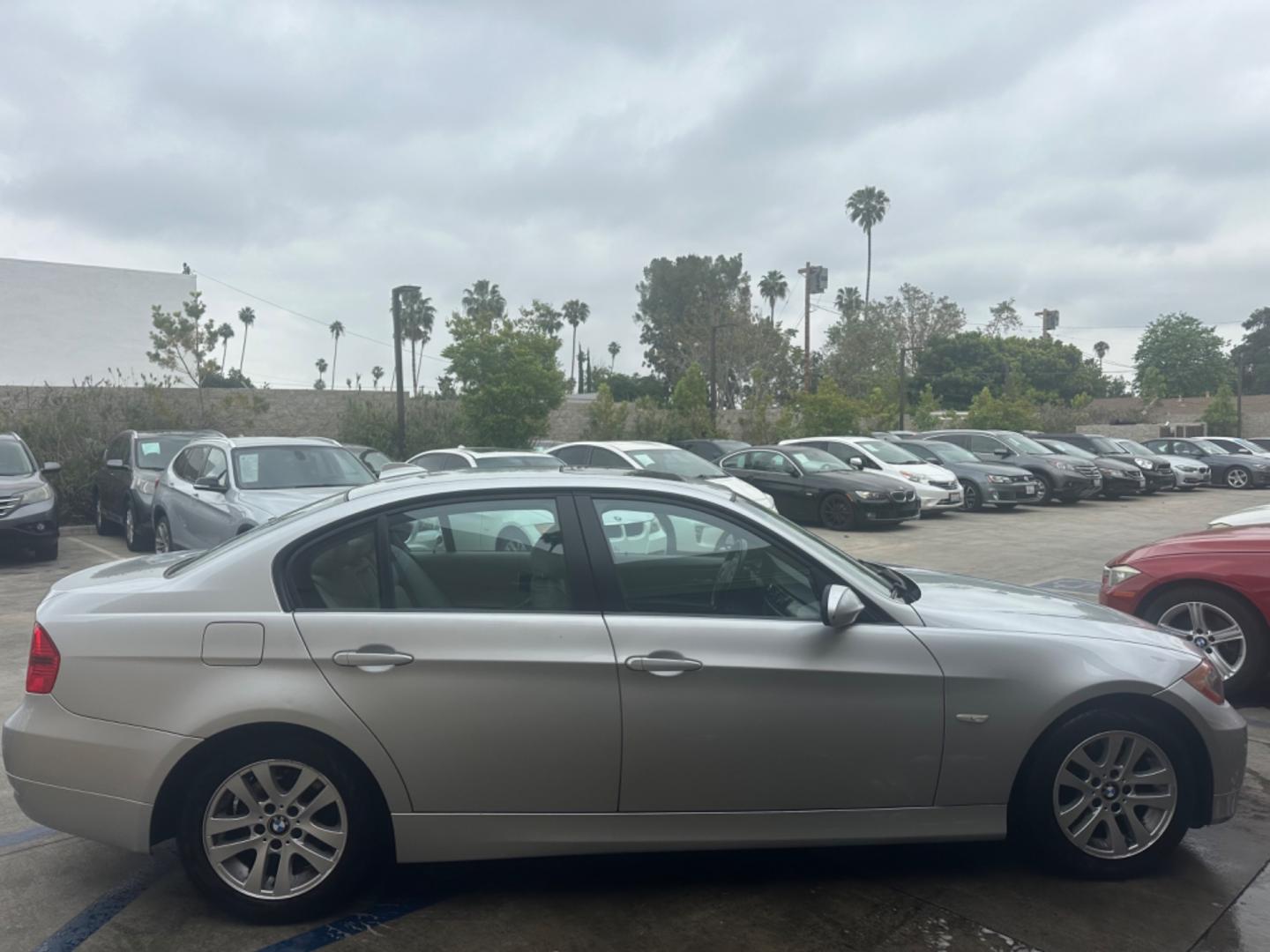 2007 Silver Metallic /Gray BMW 3-Series Leather (WBAVC53597F) with an 6 cylinder engine, Automatic transmission, located at 30 S. Berkeley Avenue, Pasadena, CA, 91107, (626) 248-7567, 34.145447, -118.109398 - "Discover Unmatched Value: 2007 BMW 328i at Our Pasadena Dealership" Are you in the market for a pre-owned vehicle that blends luxury, performance, and affordability seamlessly? Look no further than our esteemed dealership in Pasadena, CA, where we present to you the exquisite 2007 BMW 328i. Wit - Photo#4